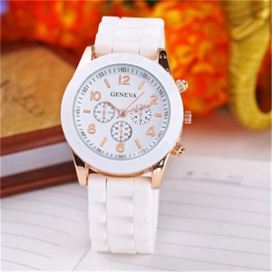 Dettaglio orologio Geneva oro rosa con cinturino in silicone bianco e quadrante deco