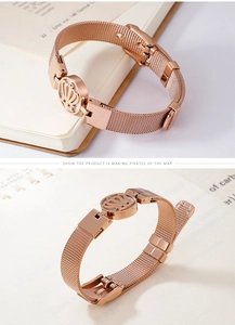 Vue macro d'un bracelet maille milanaise or rose avec motif couronne et détails précis