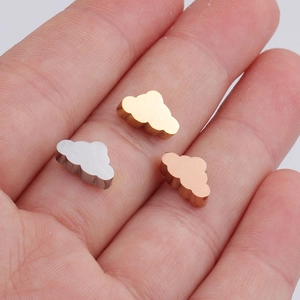 Drie hoogglans gepolijste wolkbedels van roestvrij staal in goud, zilver en roségoud kleuren