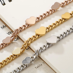 Bracciali a maglia groumette con ciondoli a cuore in oro rosa, oro e argento