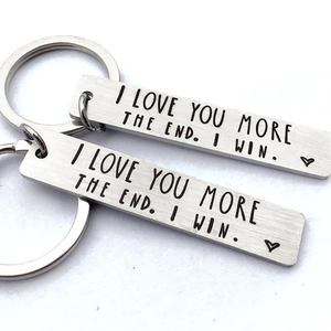 Porte-clés Barre en Acier Inoxydable Gravé I Love You More The End I Win Cœur Minimaliste Cadeau Pour Couples