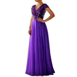 Elegante abito da sera viola con scollo a V, corpino di paillettes e chiffon