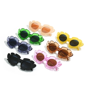 Daisy flower shaped sunglasses for girls with colorful frames and lightweight frames