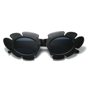 Fashionable black daisy flower shape oversized sunglasses with wide frame for women