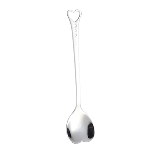 Cucchiaio da caffè creativo a forma di cuore in acciaio inossidabile con manico forato