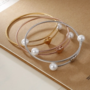 Three-tone heart pendant titanium steel bangle set with elegant white pearls