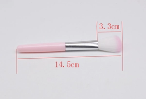 Detail view of the pink blush brush with size dimensions of 14.5cm length and 3.3cm bristles