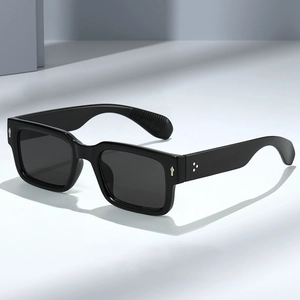 Lunettes De Soleil Carrées Mode Rétro Grande Monture PC UV400 Décoration Rivets Métalliques Extérieur Voyage Conduite Unisexe