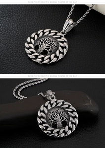Détails du pendentif Arbre de Vie avec bordure chaîne gourmette sur cuir noir