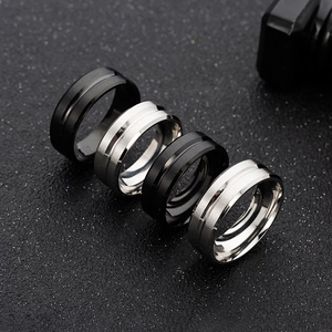 Bagues minimalistes 8mm en acier inoxydable mat pour hommes avec rainures noires et argent