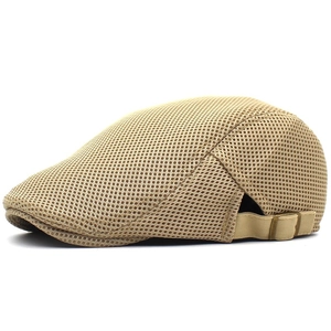 Ademende mesh pet voor heren in beige met verstelbare metalen gesp aan de zijkant