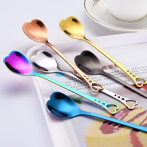 Set di 6 cucchiai in acciaio inossidabile a cuore con manico lungo per caffè e dolci creativi