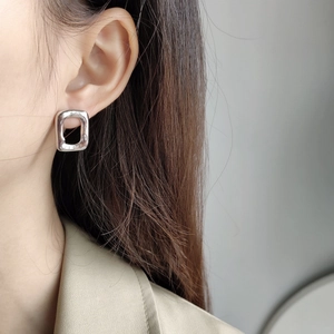 Minimalist 925 sterling silver irregular rectangular hollow earrings on model