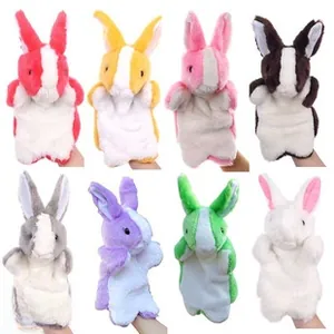 Détail d'un lot de 8 marionnettes lapin en peluche colorées pour contes et jeux de rôle