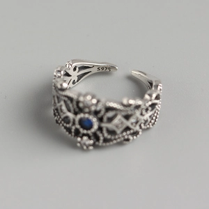 Vintage S925 sterling silver hollow-out ring with blue gemstone and relief details