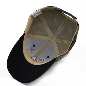 Detailansicht der Camouflage-Baseballkappe mit hochwertigem Innenfutter aus 100% Acryl