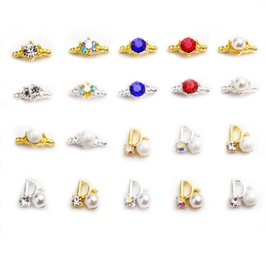 Lot de 20 bijoux d'ongles en alliage doré et argenté avec cristaux et perles assortis