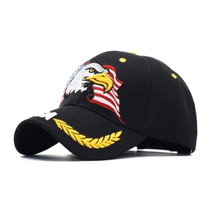 Gedetailleerd 3D-adlerborduurwerk en Amerikaanse vlag op zwarte camouflage pet