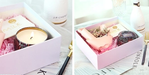 Coffret cadeau avec bougie parfumée en métal, bouquet de fleurs séchées et une carte