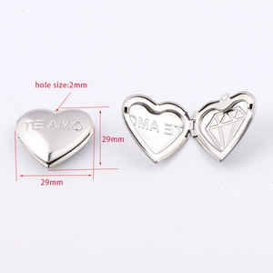 Pendentif médaillon cœur en acier 316L avec gravure TE AMO et cadre photo intérieur