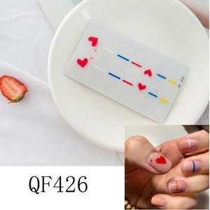 Détails des stickers ongles QF426 avec cœurs rouges et motifs géométriques