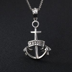 Collana con ancora a croce argento lucido da uomo con incisione Skipper e catena