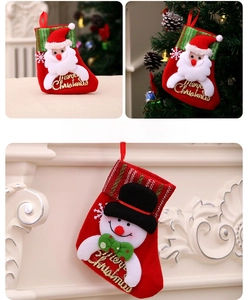 Bottes de Noël détaillées avec appliques du Père Noël et du bonhomme de neige en peluche