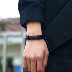 Bracelet multicouche en cuir tressé noir pour homme avec cordon réglable vintage