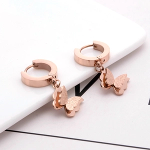 Orecchini a farfalla in acciaio al titanio oro rosa 18K con finitura opaca e lucida