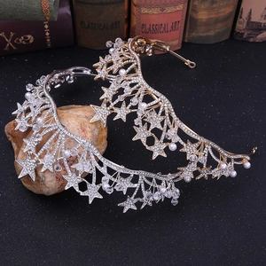 Squisita tiara da sposa con motivi a stella, strass lucidi e perle eleganti