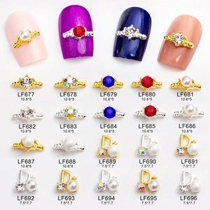 Breloques Nail Art Alliage Strass Künstliche Perle 3D Luxe Brillant Rétro Couronne Nœud Design Pour Femmes Décoration Manucure DIY