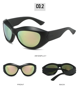 Vue détaillée des lunettes de soleil steampunk Y2K avec verres verts sous plusieurs angles
