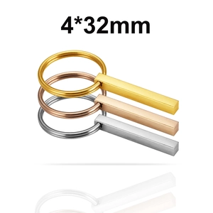 Dettaglio dei portachiavi in acciaio inossidabile lucidato 4x32mm in tre diversi colori
