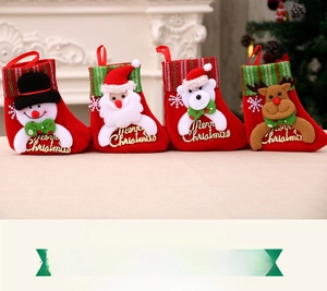 Détails de quatre chaussettes de Noël avec motifs 3D Père Noël, Bonhomme de neige et Renne