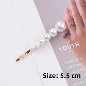 Detailed view of 5.5cm golden hair clip featuring six elegant gradient white pearls