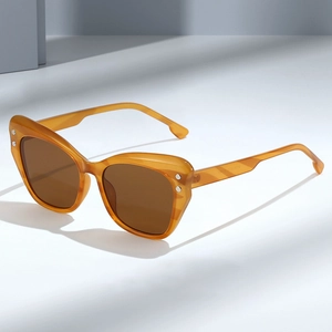 Fashion Cat Eye Sunglasses Retro UV400 Protection PC Frame Metal Rivets Trendy Butterfly Eyewear For Women Men