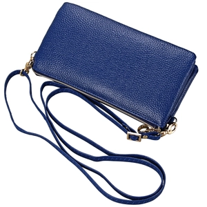 Detail of dark blue lychee leather handbag with premium gold zipper and hardware