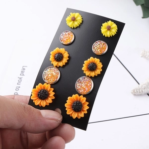 Set of 5 pairs daisy and glitter crystal cluster stud earrings on a black card