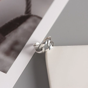Macro shot showing the polished texture and interlocking links of the silver chain ring