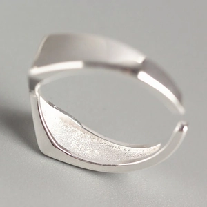 Minimalist S925 sterling silver ribbon bow ring with adjustable open band design
