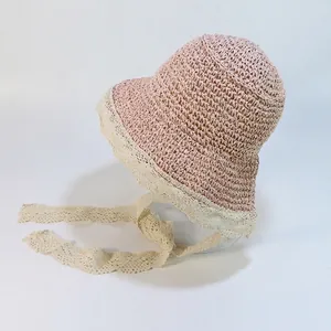 Détails du chapeau de paille rose pour fille avec rubans en dentelle florale