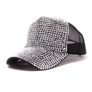 Casquette de baseball noire pour femmes avec strass argentés et filet en maille aérée