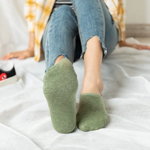 Breathable low cut grass green cotton invisible socks for women with non-slip silicone