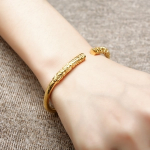 Retro golden Ruyi Jingu Bang titanium steel cuff bracelet with vintage cloud engravings