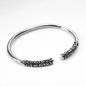 Retro stainless steel Ruyi Jingu Bang open cuff bracelet with detailed relief patterns