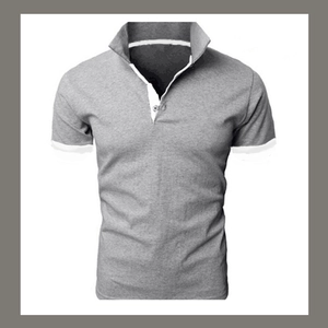 Détail d'un polo gris avec bordures contrastées blanches sur le col et les manches
