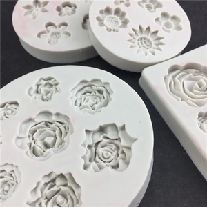 Lot de 4 moules en silicone blancs en forme de fleurs pour fondant et chocolat