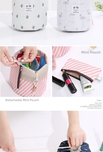 Dettaglio della borsa trucco con coulisse impermeabile e mini pochette rimovibile