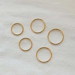 Set of five minimalist 925 sterling silver thin rings with a polished gold finish