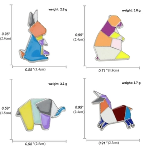 Tableau détaillé des tailles et poids des épinglettes d'animaux géométriques en émail